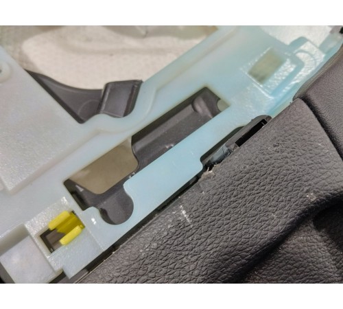 Обшивка двери передняя правая