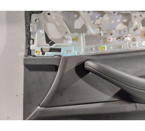 Обшивка двери передняя правая