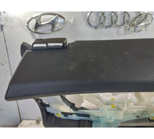 Обшивка двери передняя правая