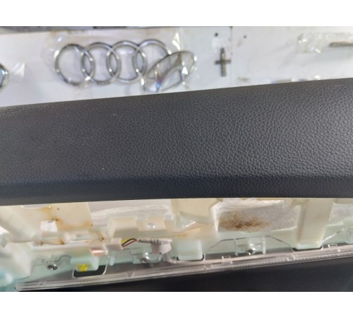 Обшивка двери передняя правая