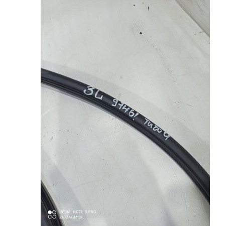 Уплотнитель двери(задний левый)