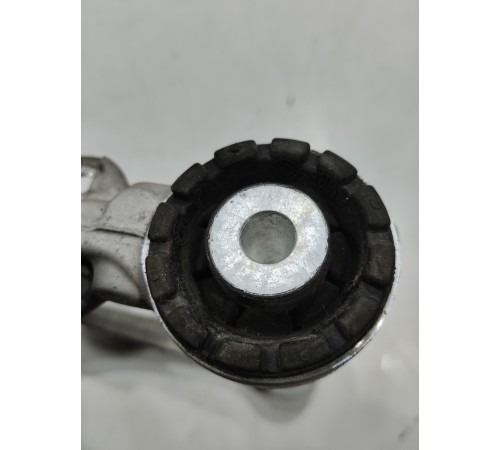 Рычаг подвески(передний правый верхний)