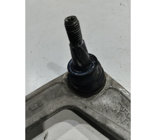 Рычаг подвески(передний правый верхний)