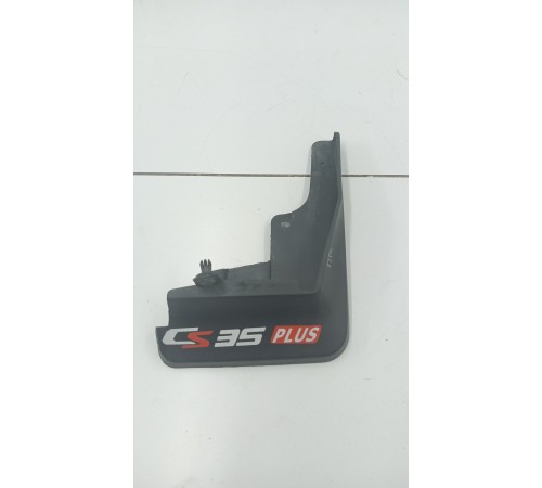 Брызговик правый