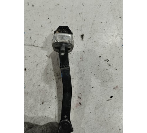 Ограничитель двери(задний правый)