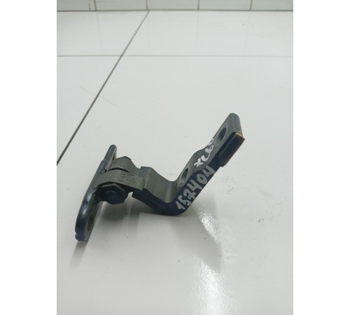 Петля двери передняя левая верхняя