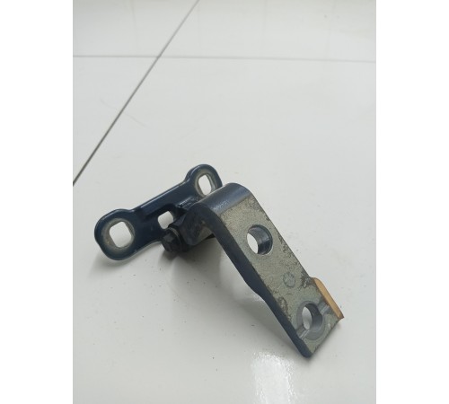 Петля двери передняя левая верхняя