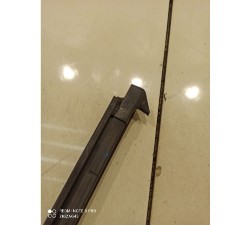 Уплотнитель стекла внутренний(задний правый)