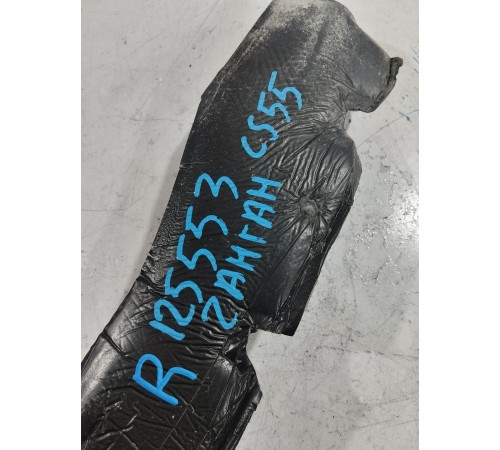 Пыльник крыла передний правый