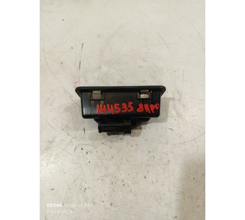 Кнопка открывания багажника