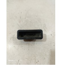 Кнопка открывания багажника