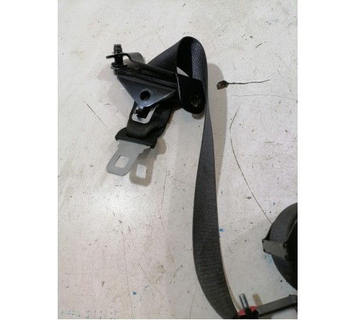 Ремень безопасности третьего ряда