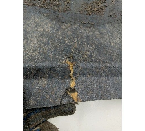 Уплотнитель капота