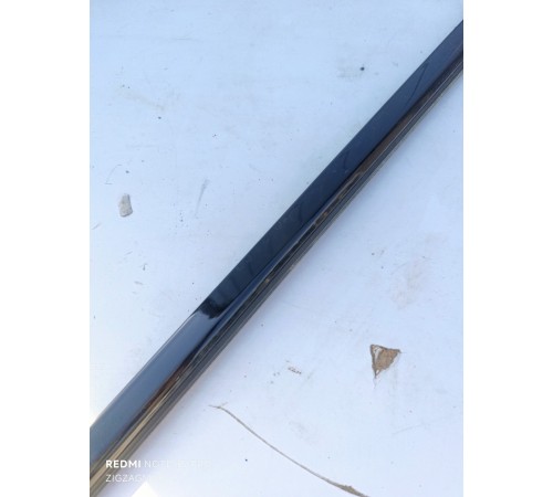 Уплотнитель стекла задний левый, молдинг