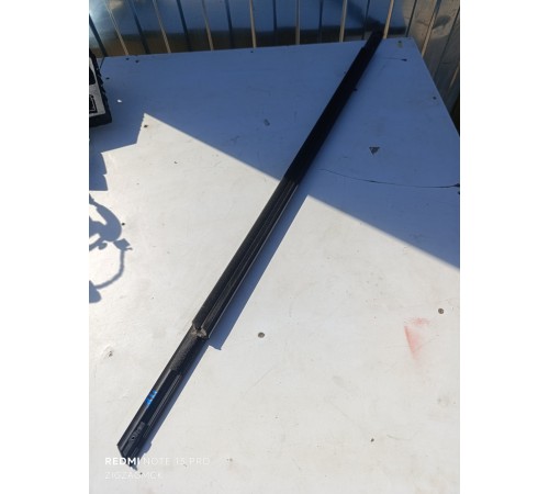 Уплотнитель стекла задний левый, молдинг