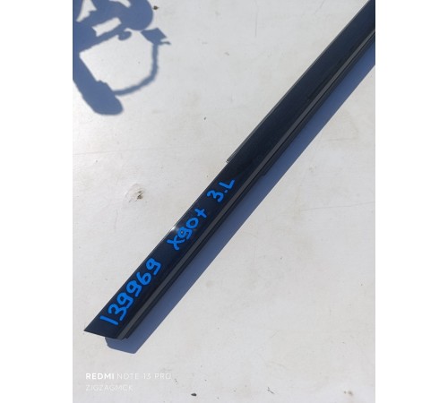 Уплотнитель стекла задний левый, молдинг