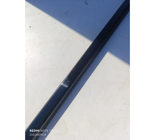 Уплотнитель стекла задний левый, молдинг