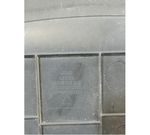 Дефлектор радиатора левый