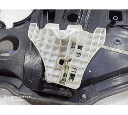 Стеклоподъемник (задний левый)