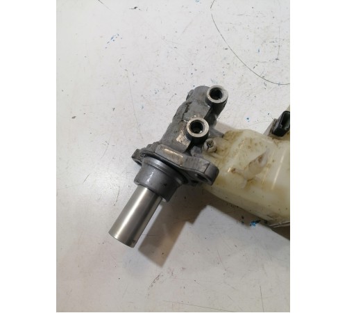 Главный тормозной цилиндр в сборе