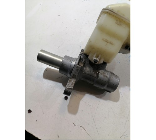 Главный тормозной цилиндр в сборе