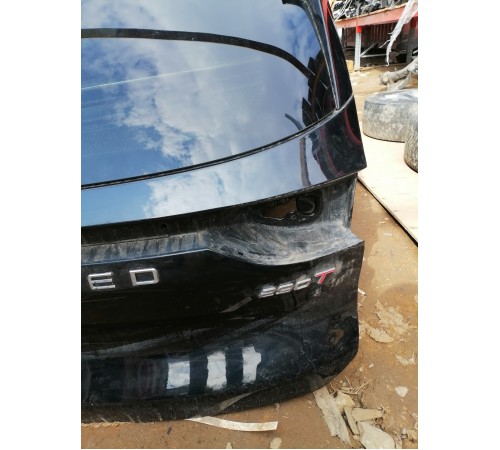 Крышка багажника в сборе со стеклом