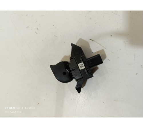 Кнопка стояночного тормоза