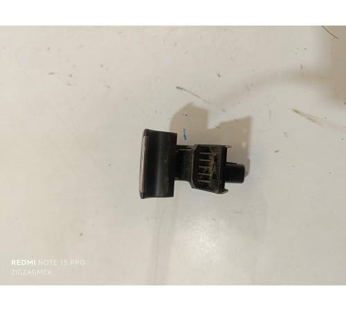 Кнопка стояночного тормоза