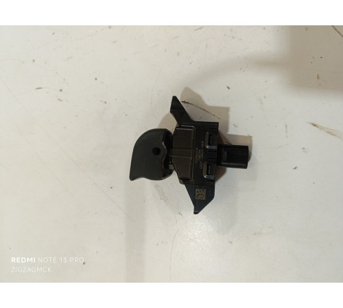 Кнопка стояночного тормоза