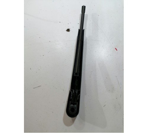 Поводок стеклоочистителя задний