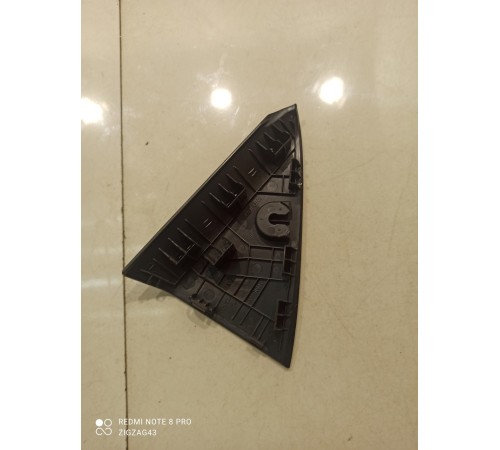 Уголок двери (задний, левый)