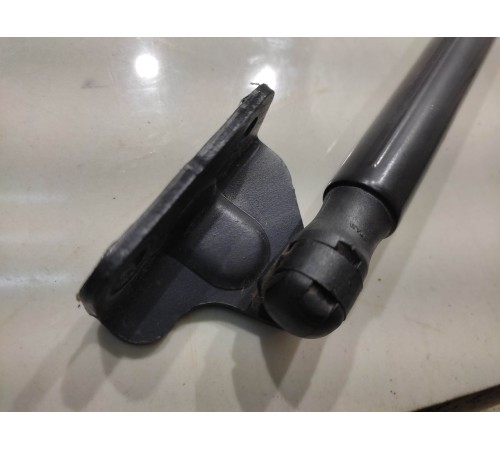 Амортизатор багажника (правый)