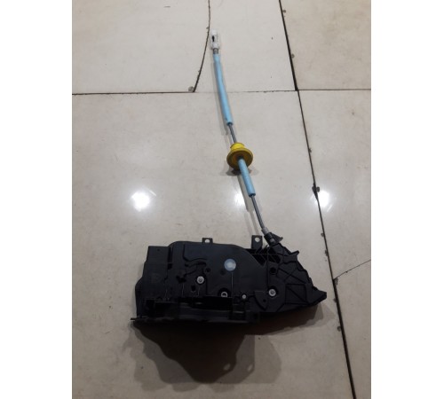 Замок двери (передний правый)