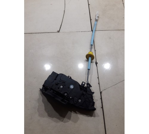 Замок двери (передний правый)