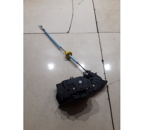 Замок двери (передний правый)