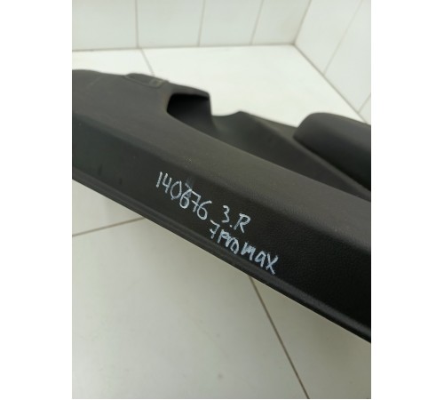 Обшивка двери задняя правая