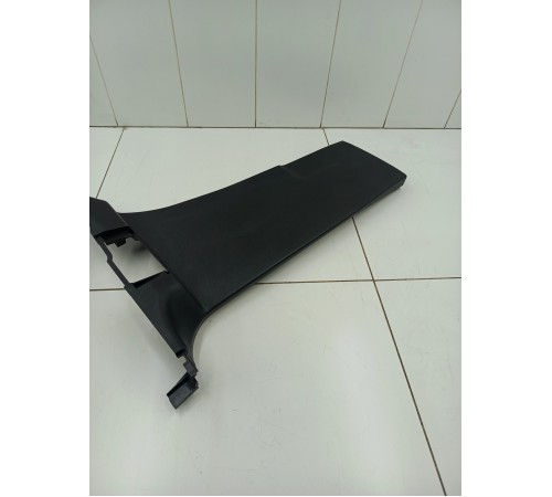 Накладка центральной стойки правая нижняя