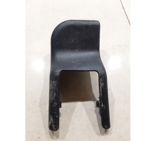 Накладка крепления сиденья передняя левая