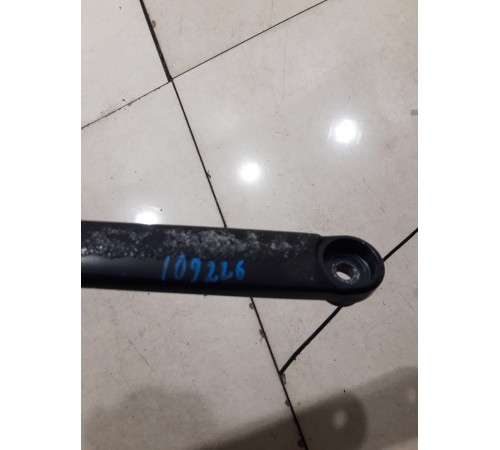 Поводок стеклоочистителя правый