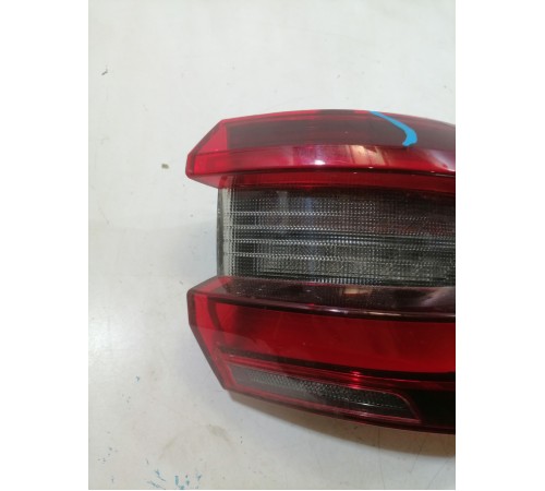 Фонарь задний правый наружный