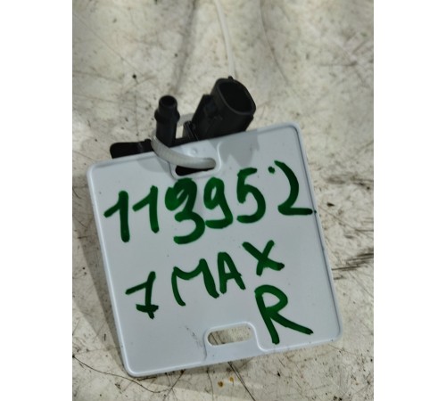 Форсунка омывателя лобового стекла правая