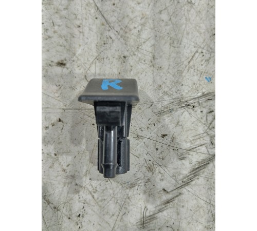 Форсунка омывателя лобового стекла правая