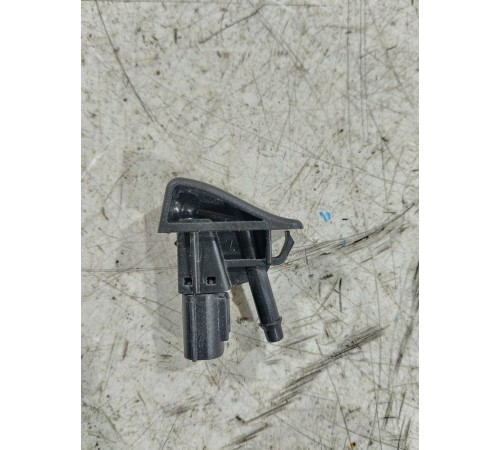 Форсунка омывателя лобового стекла правая