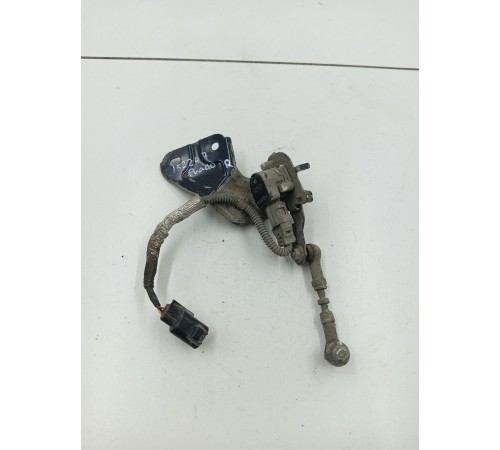 Датчик высоты дорожного просвета правый