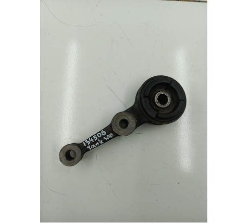 Кронштейн переднего редуктора