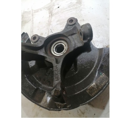 Кулак поворотный передний левый