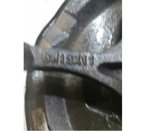 Кулак поворотный передний левый