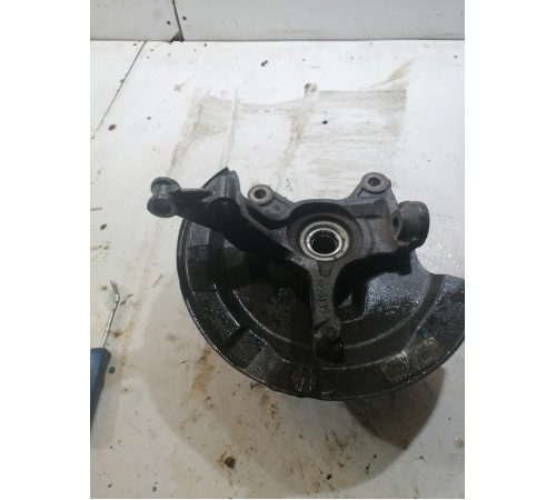 Кулак поворотный передний левый