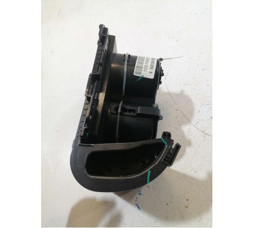 Подстаканник центральной консоли