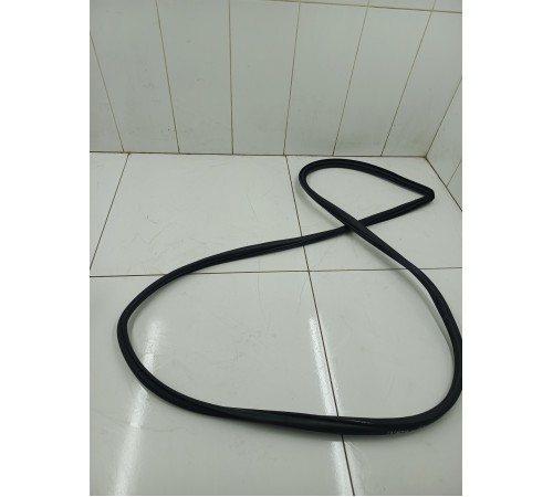 Уплотнитель дверного проёма передний левый